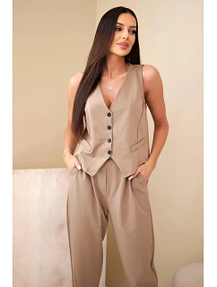 Dámský elegantní komplet s vestou na knoflíky a kalhotami velbloudí