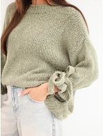 Dámský oversize svetr se zavazováním u rukávů khaki Dámský oversize svetr se zavazováním u rukávů khaki