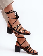 Šněrovací sandály na nízkém podpatku zdobené špendlíky černé Chrisele