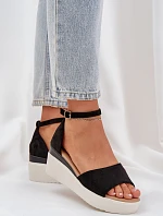 Lehké sandály na platformě a s jemným klínem černé Gillifia