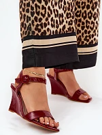 Lakované Dámské Sandály Na Klínu Bordové Vliraya
