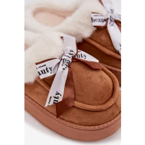 Dámské pantofle s kožešinou a mašlí hnědé model 21714448 - Boto Dámské pantofle s kožešinou a mašlí hnědé model 21714448 - Boto