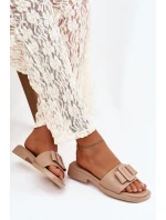 Dámské pantofle na nízkém podpatku s přezkou béžové model 21900564 - Boto