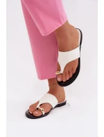 Dámské ploché eko kožené pantofle se zlatým detailem Bílá Lavessa