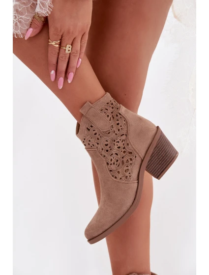 Dámské perforované kovbojky na podpatku S.Barski HY61-8012 Béžové Dámské perforované kovbojky na podpatku S.Barski HY61-8012 Béžové