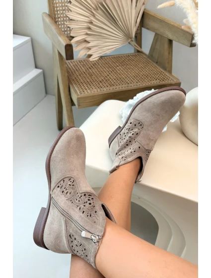 Dámské perforované kotníkové boty na nízkém podpatku S.Barski HY61-8026 Béžové Dámské perforované kotníkové boty na nízkém podpatku S.Barski HY61-8026 Béžové