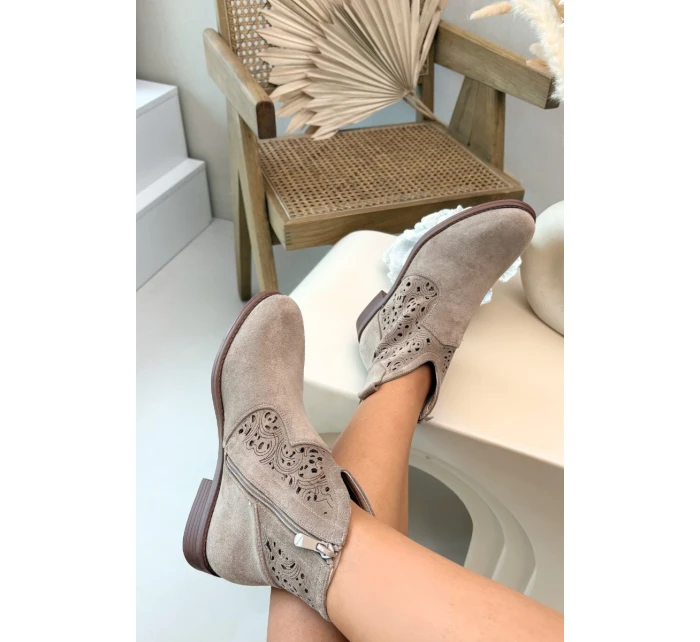 Dámské perforované kotníkové boty na nízkém podpatku S.Barski HY61-8026 Béžové Dámské perforované kotníkové boty na nízkém podpatku S.Barski HY61-8026 Béžové