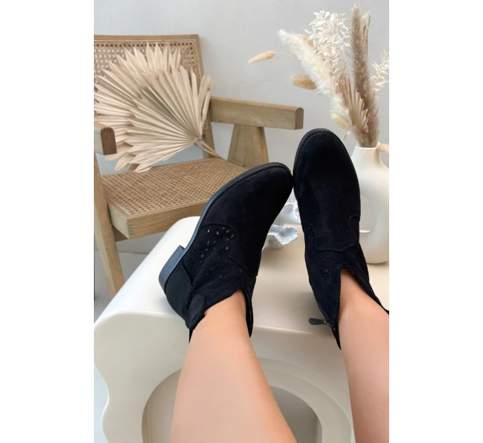 Dámské otevřené kotníkové boty na nízkém podpatku S.Barski HY61-8026 Černé Dámské otevřené kotníkové boty na nízkém podpatku S.Barski HY61-8026 Černé