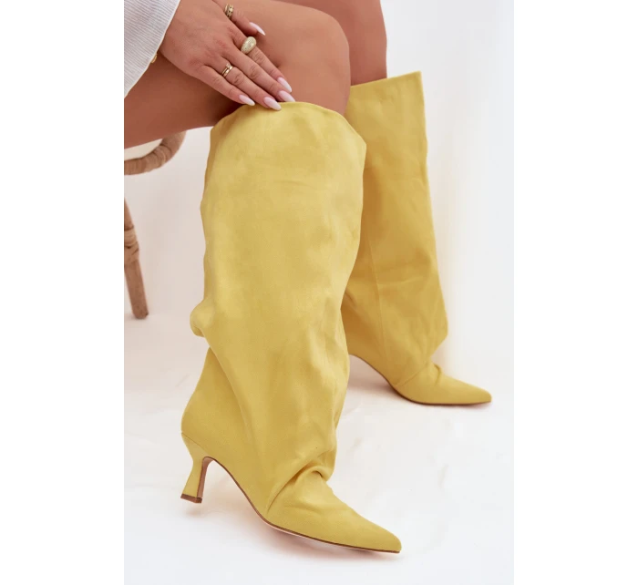 Kozačky s širokým horním dílem a záhyby na podpatku Žluté Harela Kozačky s širokým horním dílem a záhyby na podpatku Žluté Harela