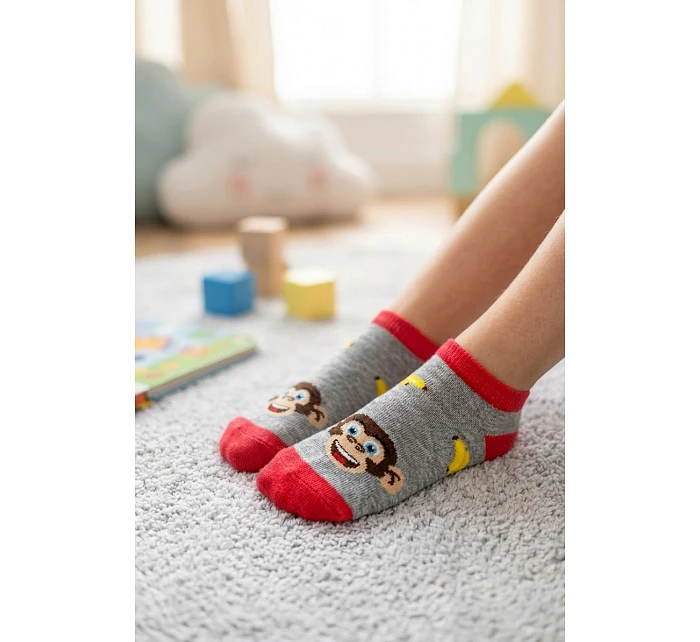 Dětské šedé kotníkové ponožky s opičkami a banány Dětské šedé kotníkové ponožky s opičkami a banány
