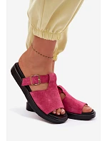 Semišové dámské sandály na platformě se zlatým sponem Fuksie Zemela