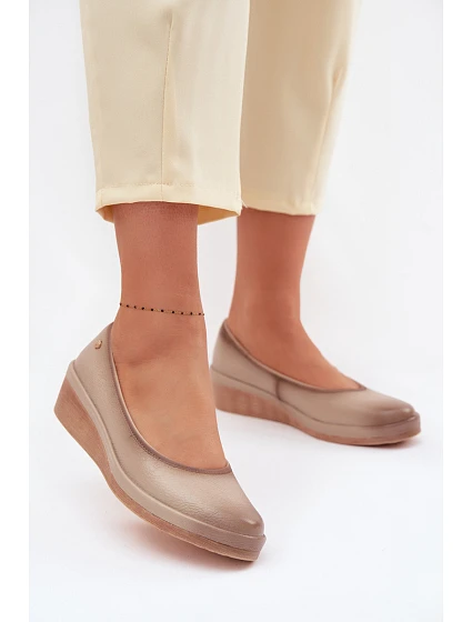 Kožené dámské polobotky na platformě Vinceza Béžové Kožené dámské polobotky na platformě Vinceza Béžové