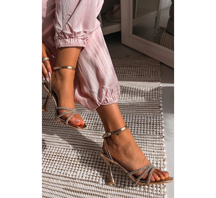 Dámské sandály na podpatku se zdobenými pásky Šampaňské Gedira Dámské sandály na podpatku se zdobenými pásky Šampaňské Gedira