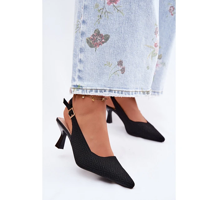 Materiálové sandály na podpatku černé Delessa Materiálové sandály na podpatku černé Delessa