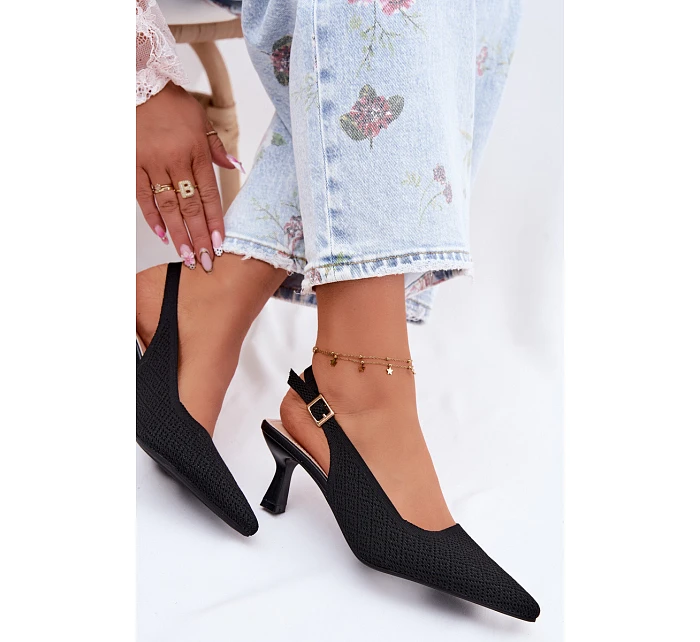 Materiálové sandály na podpatku černé Delessa Materiálové sandály na podpatku černé Delessa