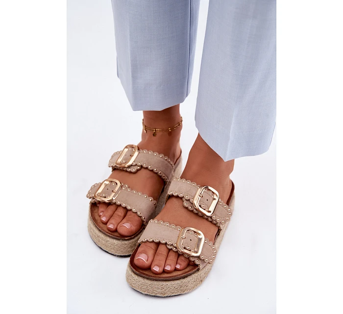 Dámské nazouváky na platformě s pletením zlaté přezky a cvočky béžové Dámské nazouváky na platformě s pletením zlaté přezky a cvočky béžové