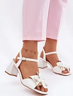 Dámské sandály na podpatku s ozdobným květem Vinceza 20283 bílé