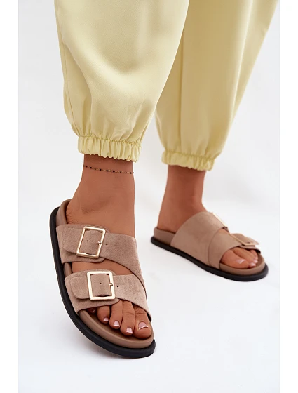 Dámské pantofle z imitace semiše s zlatými přezkami tmavě béžové model 22125537 - Boto