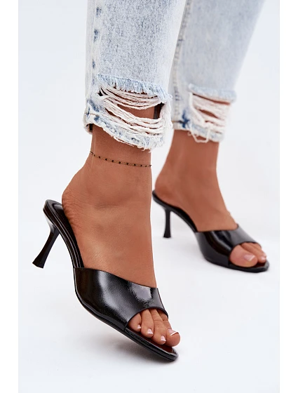 Sandály z umělé kůže na jehlovém podpatku Zlaté Melissea Sandály z umělé kůže na jehlovém podpatku Zlaté Melissea