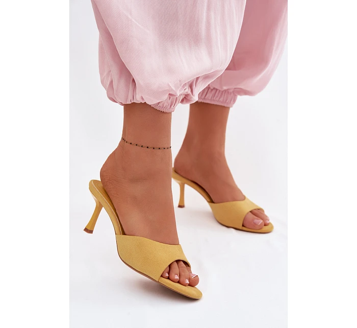 Žabky z umělého semiše na podpatku Žluté Melissea Žabky z umělého semiše na podpatku Žluté Melissea