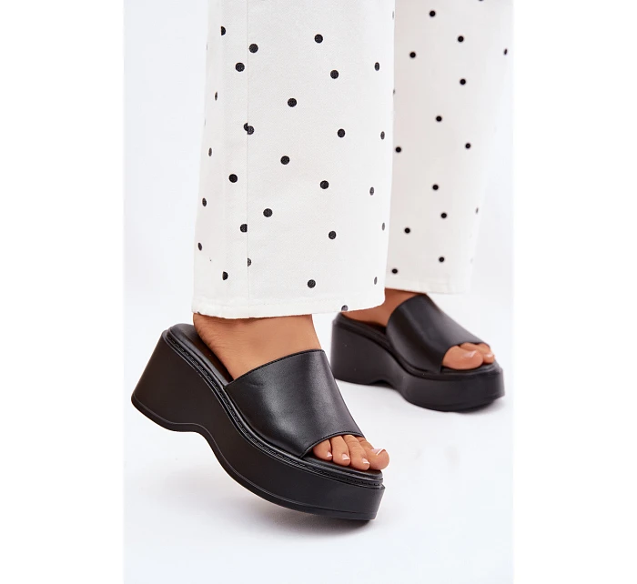 Dámské nazouváky na platformě Černé Virelia Dámské nazouváky na platformě Černé Virelia