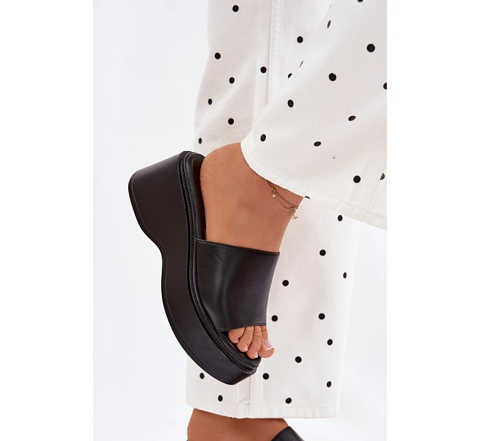 Dámské nazouváky na platformě Černé Virelia Dámské nazouváky na platformě Černé Virelia