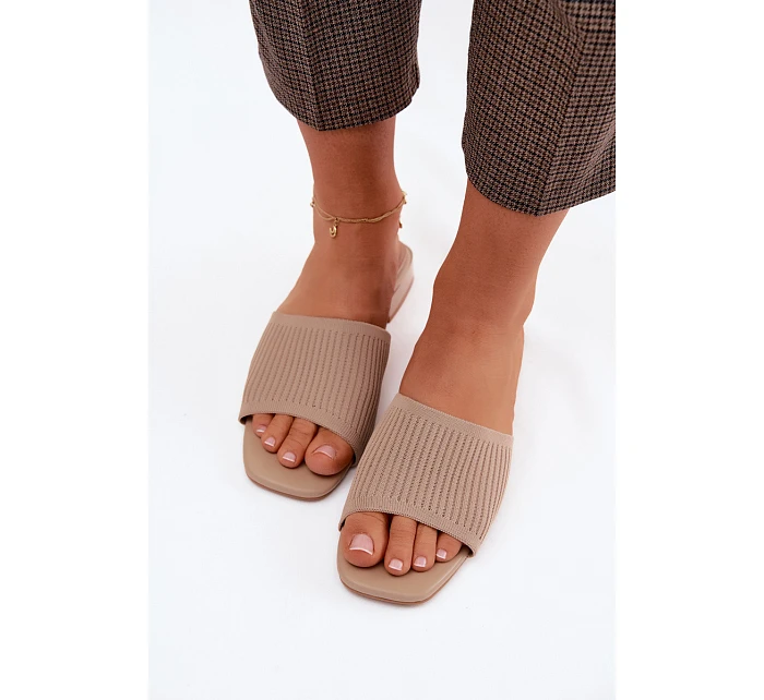 Materiálové dámské pantofle na plochém podpatku tmavě béžové Belissea Materiálové dámské pantofle na plochém podpatku tmavě béžové Belissea