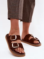 Dámské pantofle z imitace semiše se zlatými přezkami čokoládové Averia