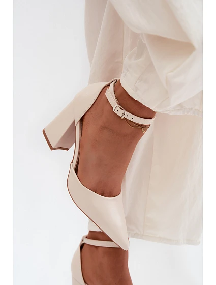 Lodičky na podpatku z imitace kůže světle béžové Selvra Lodičky na podpatku z imitace kůže světle béžové Selvra