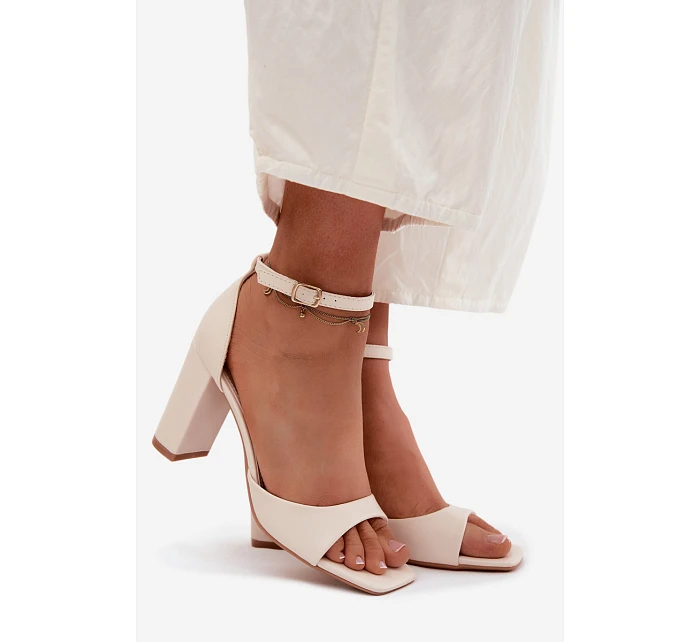 Dámské sandály na podpatku z imitace kůže světle béžové Melvra Dámské sandály na podpatku z imitace kůže světle béžové Melvra