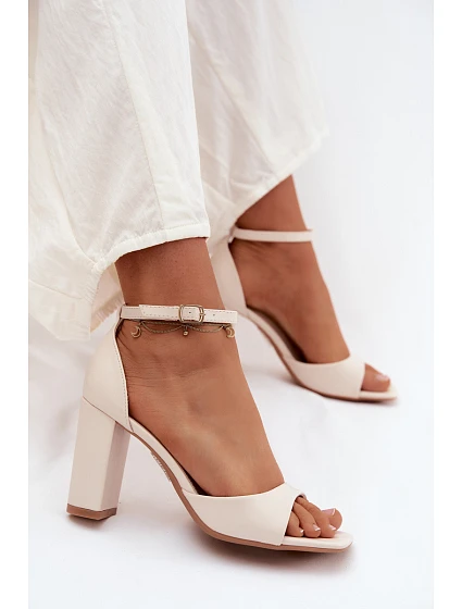 Dámské sandály na podpatku z imitace kůže světle béžové Melvra Dámské sandály na podpatku z imitace kůže světle béžové Melvra