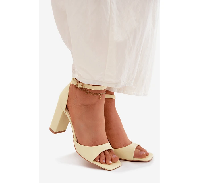 Dámské sandály na podpatku z umělé kůže žluté Melvra Dámské sandály na podpatku z umělé kůže žluté Melvra