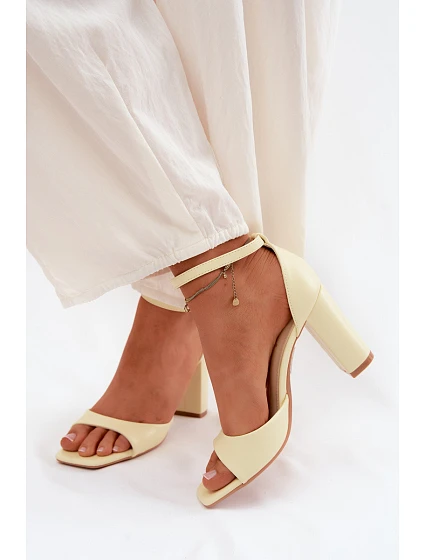 Dámské sandály na podpatku z umělé kůže žluté Melvra Dámské sandály na podpatku z umělé kůže žluté Melvra