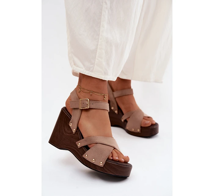 Dámské sandály na platformě se zlatými přezkami Béžové Velvra Dámské sandály na platformě se zlatými přezkami Béžové Velvra