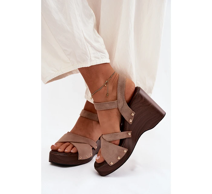 Dámské sandály na platformě se zlatými přezkami Béžové Velvra Dámské sandály na platformě se zlatými přezkami Béžové Velvra