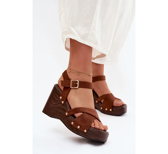 Dámské sandály na platformě se zlatými přezkami Camel Velvra Dámské sandály na platformě se zlatými přezkami Camel Velvra