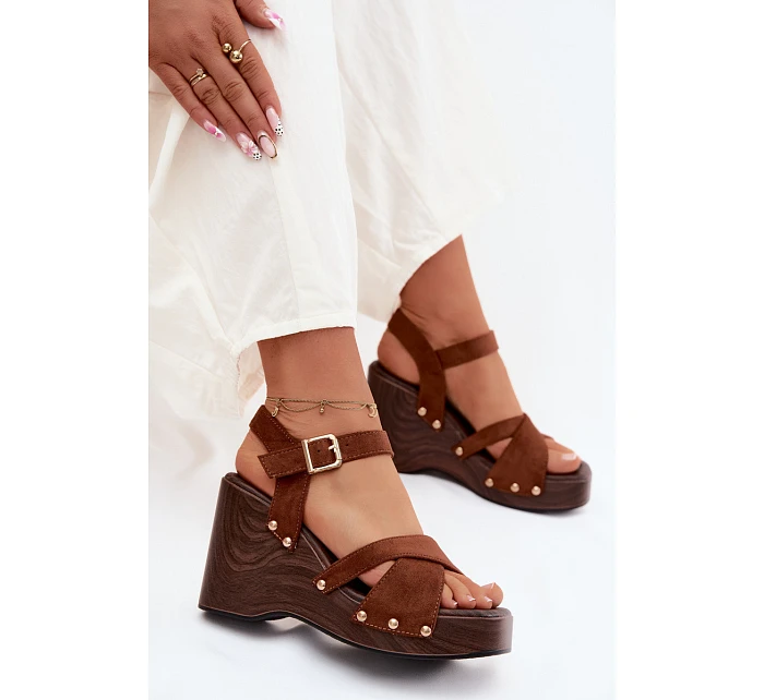 Dámské sandály na platformě se zlatými přezkami Camel Velvra Dámské sandály na platformě se zlatými přezkami Camel Velvra