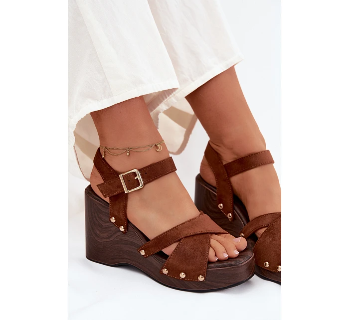 Dámské sandály na platformě se zlatými přezkami Camel Velvra Dámské sandály na platformě se zlatými přezkami Camel Velvra