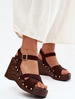 Dámské sandály na platformě se zlatými přezkami Čokoládové Velvra