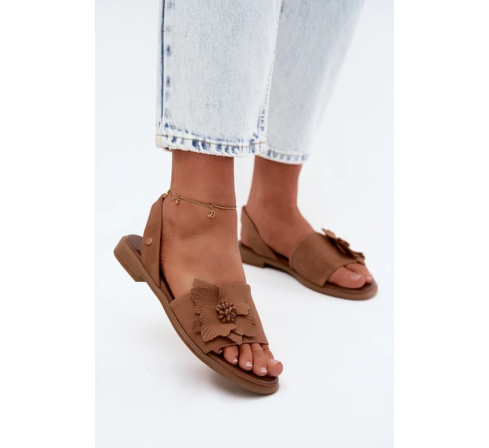 Kožené semišové sandály na nízkém podpatku s ozdobným květem Zazoo 407471 hnědé Kožené semišové sandály na nízkém podpatku s ozdobným květem Zazoo 407471 hnědé