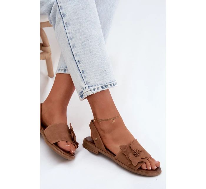 Kožené semišové sandály na nízkém podpatku s ozdobným květem Zazoo 407471 hnědé Kožené semišové sandály na nízkém podpatku s ozdobným květem Zazoo 407471 hnědé