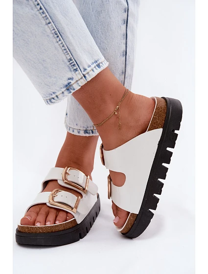 Lakované dámské pantofle Ploché se zlatými sponami Lee Cooper LCW-26-35-4460L bílé Lakované dámské pantofle Ploché se zlatými sponami Lee Cooper LCW-26-35-4460L bílé