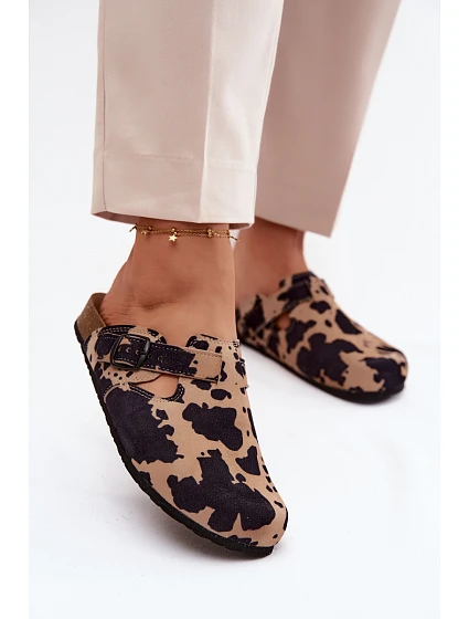 Kožené semišové pantofle Mule s přezkou v kravích skvrnách Zazoo 1905 Kožené semišové pantofle Mule s přezkou v kravích skvrnách Zazoo 1905