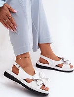 Kožené dámské sandály s ozdobným květem Vinceza 66917 Bílé