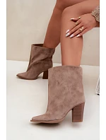 Dámské kotníkové boty na podpatku s špičatou špičkou khaki model 22318838 - Boto