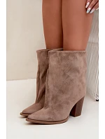 Dámské kotníkové boty na podpatku s špičatou špičkou khaki model 22318838 - Boto