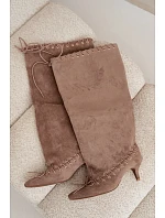 Kozačky s kitten heel z semiše s ozdobným šněrováním béžové Juletta Kozačky s kitten heel z semiše s ozdobným šněrováním béžové Juletta