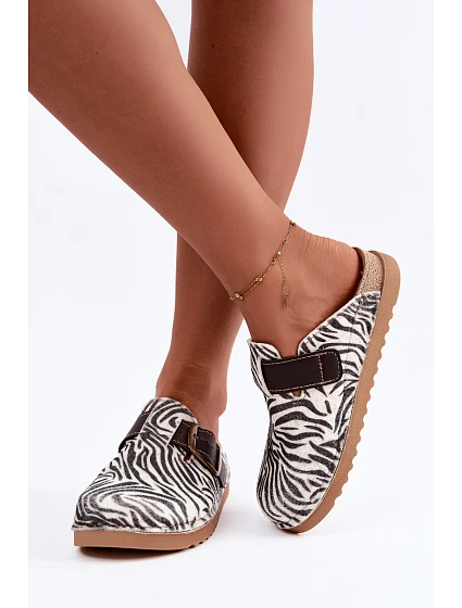 Dámské sandály s přezkou model 22368096 Zebra - Inblu Dámské sandály s přezkou model 22368096 Zebra - Inblu