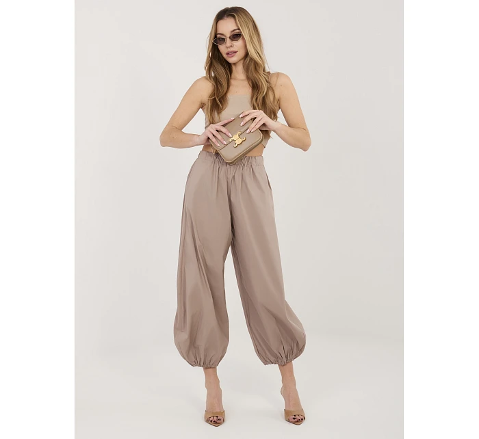 Spodnie IT SP model 22044746 ciemny bezowy - FPrice Spodnie IT SP model 22044746 ciemny bezowy - FPrice