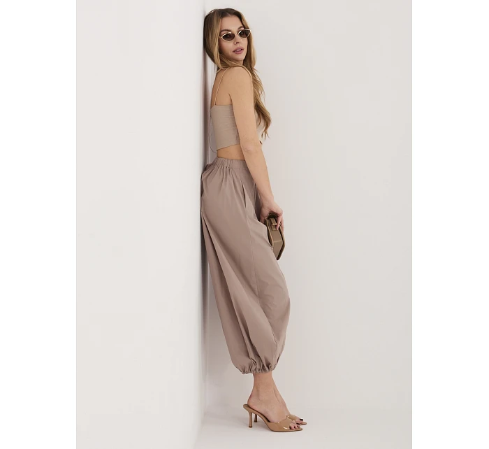 Spodnie IT SP model 22044746 ciemny bezowy - FPrice Spodnie IT SP model 22044746 ciemny bezowy - FPrice